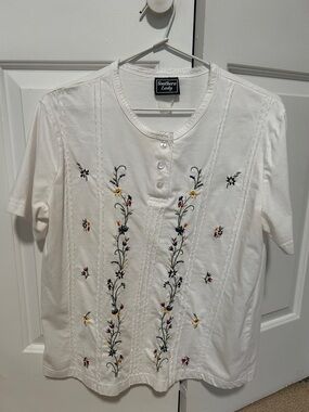 Southern Lady White Short-Sleeve Tee with Multicolor Floral Embroidery